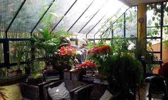 Imagem 5: Iluminada,envidraçada,area de lazer infantil,rodeada de verde!