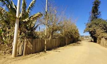 Imagem 2: Lote em congonhal com um pequeno rancho, ao lado da ponte do São Domingos