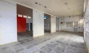 Imagem 3: Porto Alegre - Prédio Inteiro - Tristeza