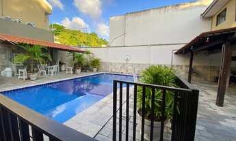 Imagem 2: Casa à venda com 234metros², 5 dormitórios sendo 3 suítes e Quatro vagas no Monteiro, Reci