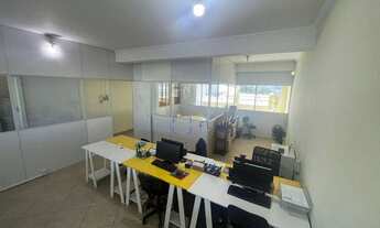 Imagem 4: Galpão para locação na Lapa, 290m², com 4 salas, 4 banheiros e cozinha