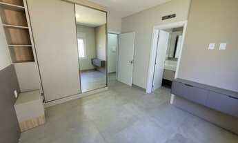 Imagem 7: Casa de condomínio para venda tem 222 metros quadrados com 4 quartos