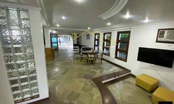 Imagem 3: Casa de condomínio para aluguel e venda possui 638 metros quadrados com 5 quartos