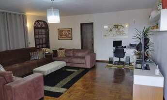 Imagem 7: Casa para venda tem 437 metros quadrados com 6 quartos