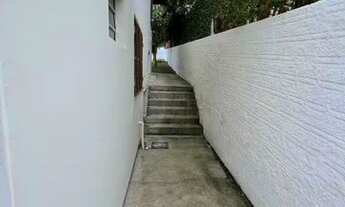 Imagem 7: Casa em Cacupé-Rua pública com quintal