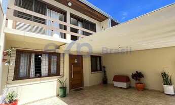 Imagem: Excelente sobrado frente pra rua em Curitiba