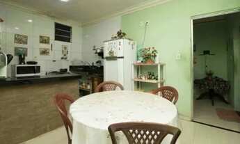 Imagem 5: Casa em rua pública