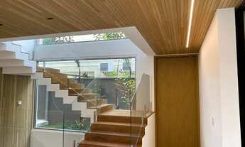 Imagem 2: Casa em Condomínio de Alto Padrão, à venda, com 640 m². 4 suítes. Lindo paisagismo!!!