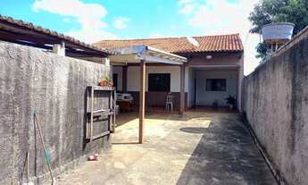 Imagem: UMA CASA COM UM BARRACAO JARDIM PETROPOLIS