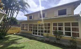 Imagem 2: Casa para Venda em Teresópolis, Três Córregos, 4 dormitórios, 1 suíte, 4 banheiros, 2 vaga