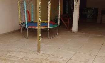 Imagem 3: Vendo casa com piscina