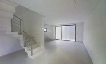 Imagem 4: Sobrado para venda possui 234 metros quadrados com 3 quartos em Santa Felicidade - Curitib