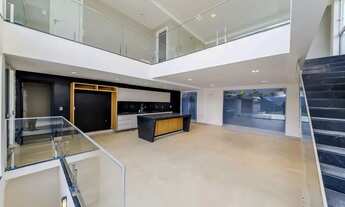 Imagem 6: Casa com piscina integrada à área gourmet e 4 suítes para venda