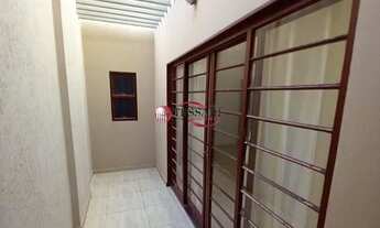 Imagem 5: Aluga Casa de Bairro 3 dormitórios sendo 1 suíte todos com armários, cozinha planejada, sa