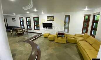 Imagem 2: Casa de condomínio para aluguel e venda possui 638 metros quadrados com 5 quartos