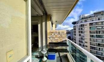 Imagem 2: Apartamento com 2 dormitórios à venda, 55 m² por R$ 365.000,00 - Pitangueiras - Guarujá/SP