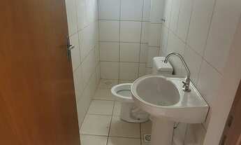 Imagem 6: Agio novo barato perto de parada e comércio