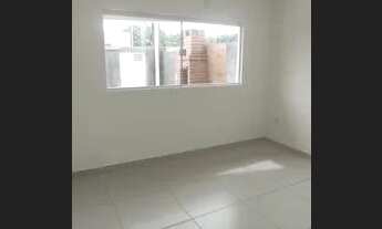 Imagem 6: Casas individuais com 2 ou 3 quartos, rua asfaltada, a poucos metros da parada de ônibus