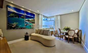 Imagem 3: Apartamento reformado frente mar com varanda na Praia das Pitangueiras, Guaruja