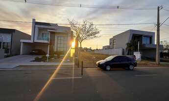 Imagem 3: Lote no Terras Alpha 1 , próximo à entrada do condomínio e do lado do clube!