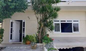 Imagem 3: Casa em Coqueiros sendo 4 suites