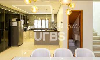 Imagem 11: Imóvel para venda tem 220 metros quadrados com 4 quartos