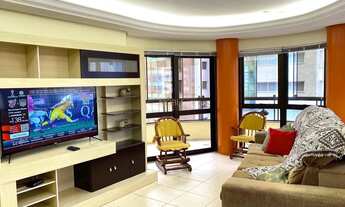 Imagem 2: Apartamento com amplo living interior, 3 suítes, 2 vaga de garagem na praia gran