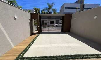 Imagem 2: Sobrado com 3 suítes, espaço gourmet com churrasqueira - Praia dos Amores, Balneário Cambo