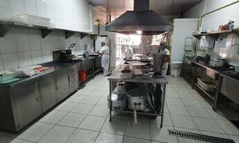 Imagem 2: Cozinha industrial completa e montada