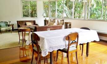 Imagem 3: Janelas incríveis em rua tranquila