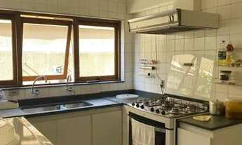 Imagem 9: Casa com 438 metros de area total, 4 dormitórios (1 suíte), 4 vagas e amplo espaço para ár