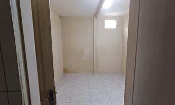 Imagem 3: ALUGO LOCAL Quarto com aluguel por R$450 /mês