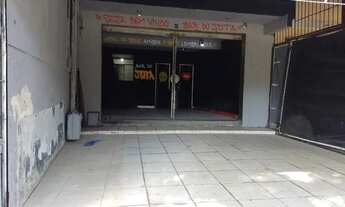 Imagem 4: Loja com banheiro na rua Jaime Figueiredo, rua da caminhada na Parada 40