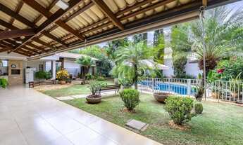 Imagem: Casa com 343 m² de área construída à