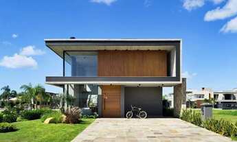 Imagem 2: Sobrado beira lago mobiliado com 4 suítes e piscina à venda - Condomínio Sea Coast - Xangr