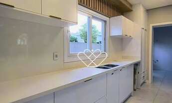 Imagem 4: Casa de Alto Padrão com 3 Suítes, Piscina e Churrasqueira Conforto, Privacidade e Elegânc