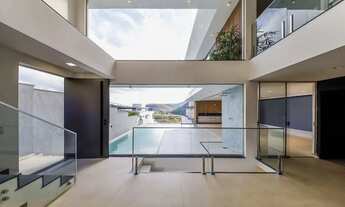 Imagem 5: Casa com piscina integrada à área gourmet e 4 suítes para venda