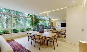 Imagem 4: Este encantador apartamento de 160m², situado no coração do Itaim Bibi, oferece uma combin