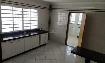 Imagem 2: Excelente casa em ótima localização