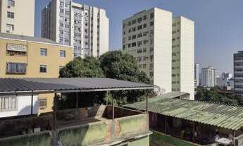 Imagem 7: Prédio imponente, sacada, fundos, vazio suite silencioso, ao lado da estação metrô