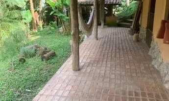 Imagem: Casa em meio a natureza exuberante!