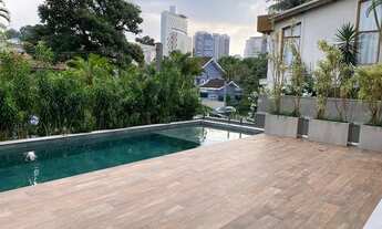 Imagem 3: Casa em Condomínio de Alto Padrão, à venda, com 640 m². 4 suítes. Lindo paisagismo!!!