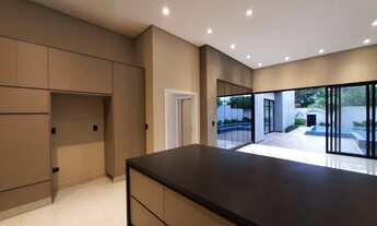 Imagem 2: Casa de condomínio para venda tem 277 metros quadrados com 3 quartos