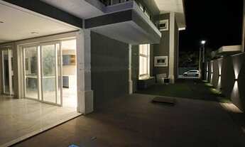 Imagem 4: Casa de condomínio para venda tem 310 metros quadrados com 4 quartos