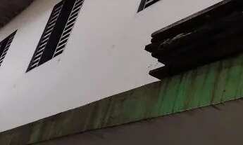 Imagem 4: Alugo casa de fundos 5 comodos , sendo 2qtos,sala ,coz e banheiro.Ao lado da estação feira