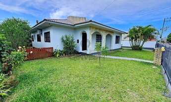 Imagem 3: Casa de esquina com laje preparada para segundo piso