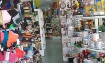 Imagem: Loja de artigos de praia e variedades, frente