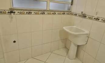 Imagem 3: Apartamento com Suíte e Varanda Em Frente à Praça da Mirandela!