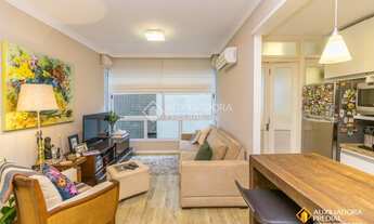 Imagem 2: Lindo apartamento com 2 dormitórios, 1 suíte, 1 vaga, linda vista no bairro Menino Deus