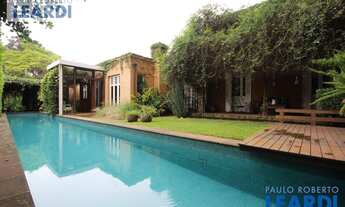 Imagem: CASA ASSOBRADADA - PACAEMBÚ - SP